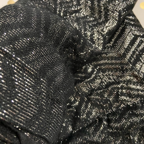 Black and Silver Metallic Chevron Design Scarf - Picture 4 of 6